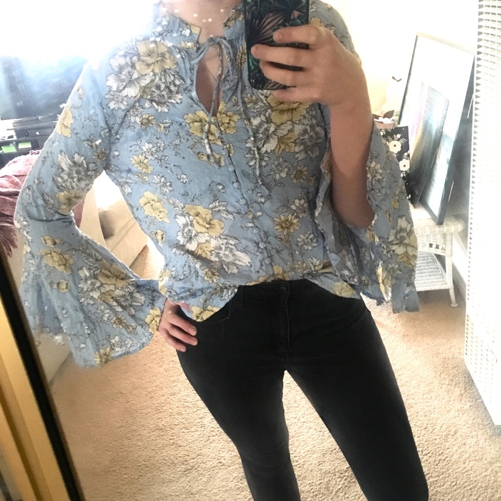 Bell sleeve floral top